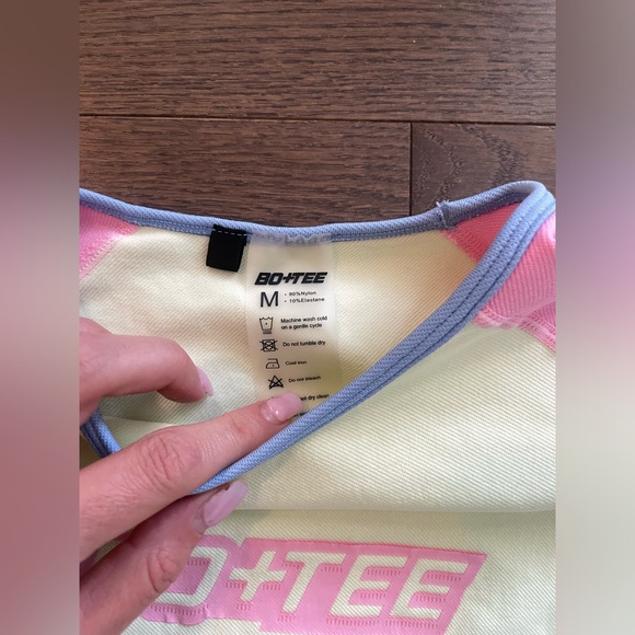 Gym Set - Crop Top and Shorts M - Picture 3 of 10